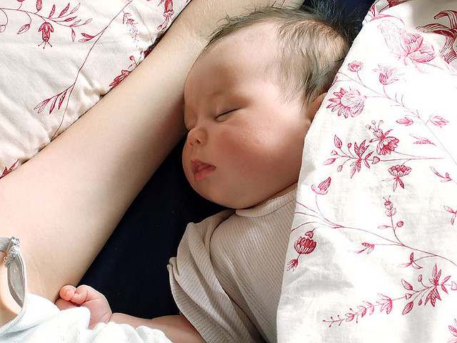 生後１ヶ月で授乳間隔はまだ短い ５分なんて時も みんなはどう 量は関係ある チシキソ