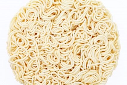 カップ麺の乾燥した麺